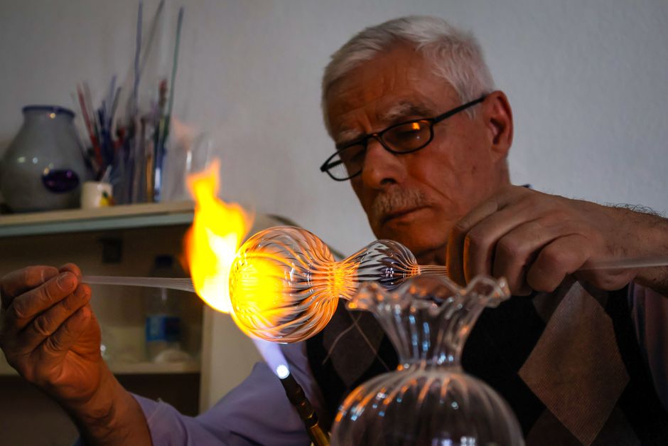 El peligro de los envases reciclados: Cómo testear el grosor y la resistencia al calor antes de vender para evitar explosiones.